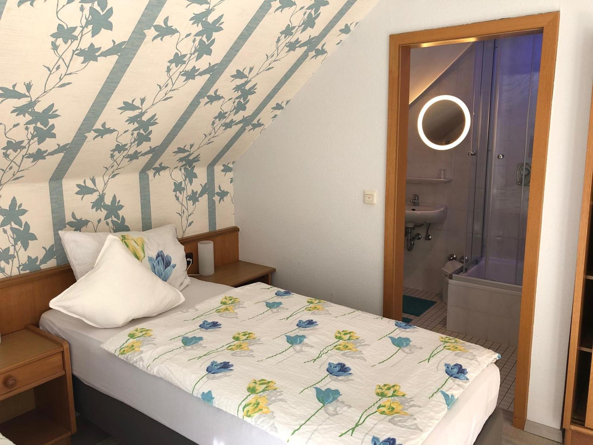 Hotel Elfenberg 슈나이더슈발렌베르크 외부 사진